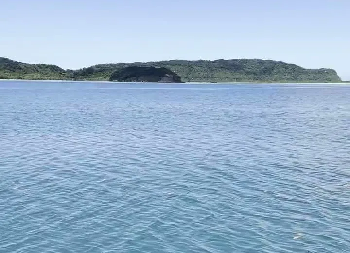 Hidden beach in Okinawa with no signs and no people — crystal clear water and empty sand on a quiet stretch of coastline