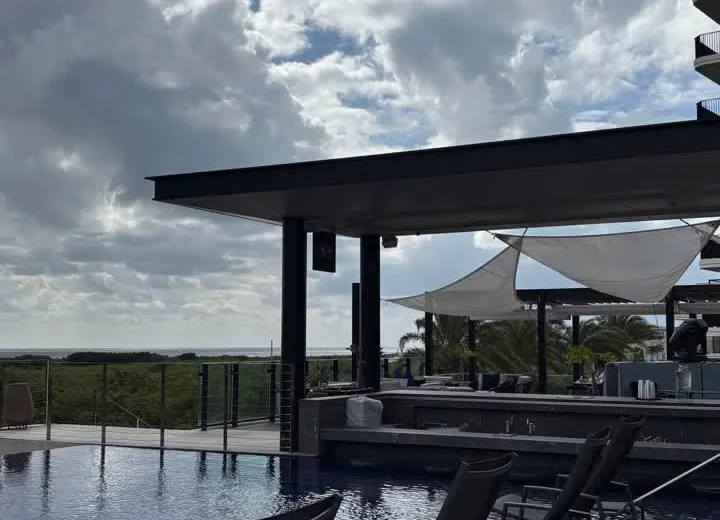 The infinity pool at Sky Bar by BATIDA in Ishigaki — blue water and the sea beyond